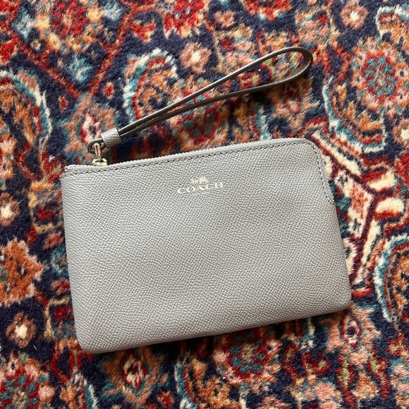 Coach F58032 Crossgrain Leather Corner Zip Wristlet Wallet Chalk - Picture 2 of 6